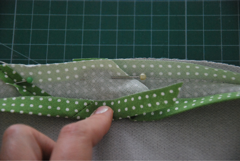 Našití šikmého proužku (11)